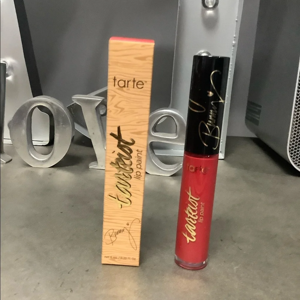 NEW GRAV3YARD GIRL SWAMP FAMILY LIP PAINT‎